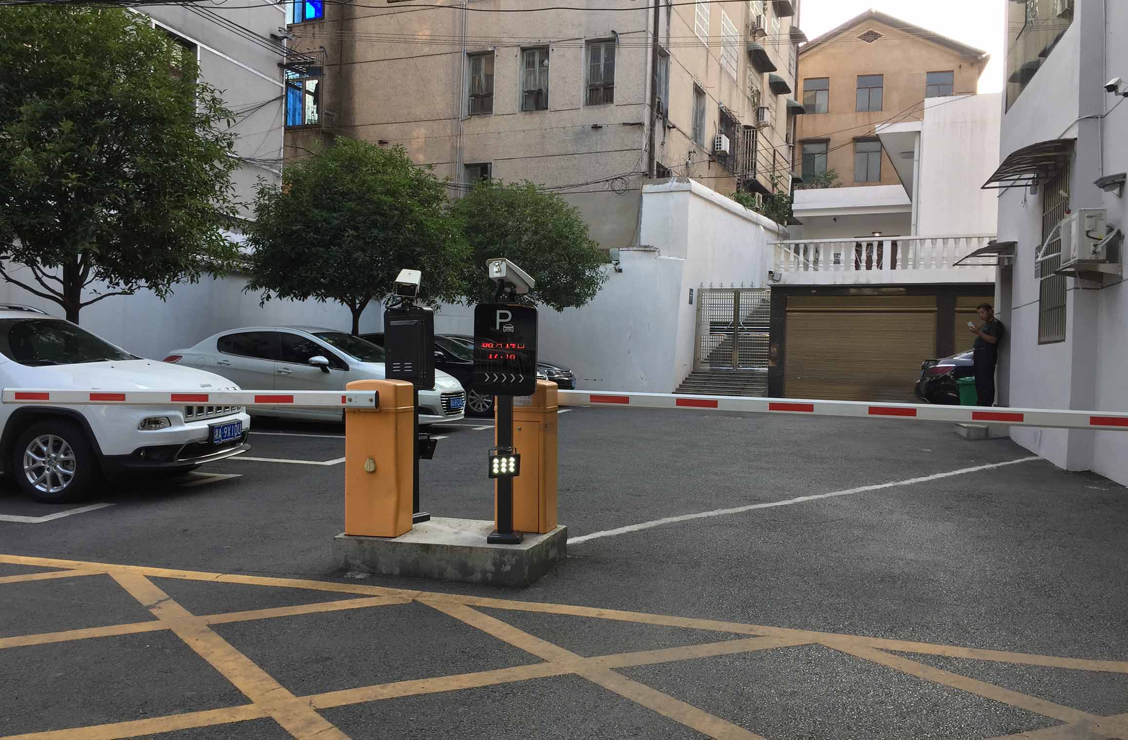 長沙雷隆智能科技有限公司,車牌識別系統(tǒng),停車收費(fèi)系統(tǒng),車牌識別一體機(jī),智能通道閘,湖南車牌識別道閘系統(tǒng),人行通道閘,智能道閘